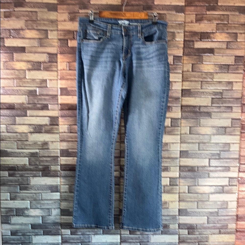 EUC Levi's Signature Blue Boot Cut Jeans Classic Style 12M
